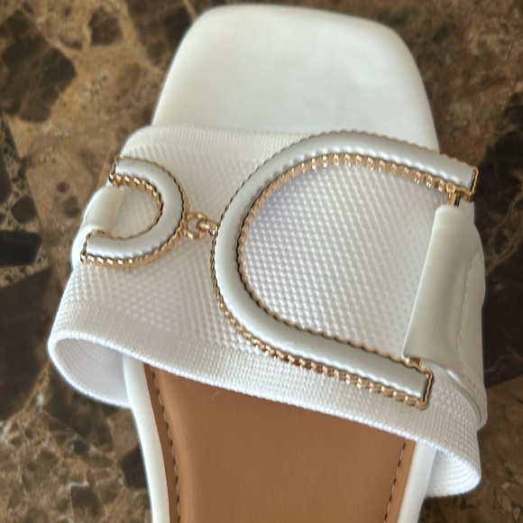 Abloom - Picture 10 of 10